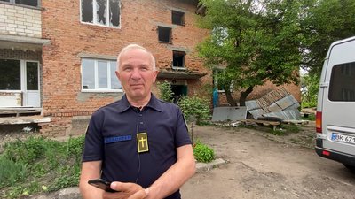 75 людей та 5 вантажівок з будматеріалами: на Чернігівщині рівненські волонтери відбудовують зруйновні будинки 75 людей та 5 вантажівок з будматеріалами: на Чернігівщині рівненські волонтери відбудовують зруйновні будинки