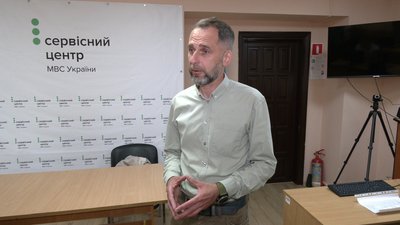 У Рівному працівники сервісного центру МВС вчать жестову мову У Рівному працівники сервісного центру МВС вчать жестову мову