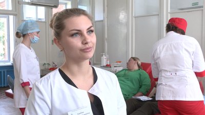 Банк крові поповнили на 40 літрів: у Чернігові понад 100 людей здали кров