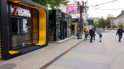 У Тернополі запрацювали заклади швидкого харчування: їжу та каву клієнти забирають з собою