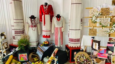 У Рівному проходить всеукраїнський ярмарок-форум, присвячений автентичному одягу У Рівному проходить всеукраїнський ярмарок-форум, присвячений автентичному одягу
