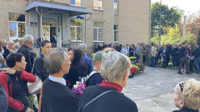 У Харкові прощаються із волонтерами, які загинули внаслідок удару по Куп'янську