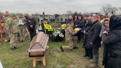 На Закарпатті попрощалися із захисником Валерієм Індусом На Закарпатті попрощалися із захисником Валерієм Індусом