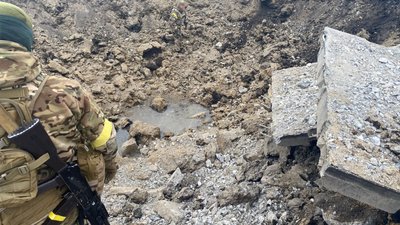 По військовому аеродрому в Старокостянтинові нанесли близько 10 ударів з повітря По військовому аеродрому в Старокостянтинові нанесли близько 10 ударів з повітря