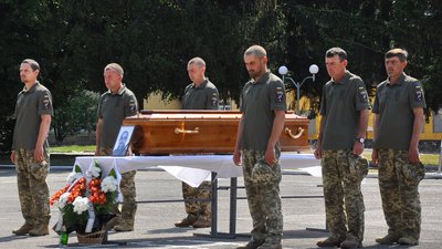 На Тернопільщині попрощалися з військовослужбовцем Русланом Романцем