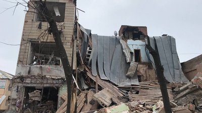 "Вирви від бомб до 20 метрів" — мер Охтирки про нічний авіаналіт російських літаків "Вирви від бомб до 20 метрів" — мер Охтирки про нічний авіаналіт російських літаків