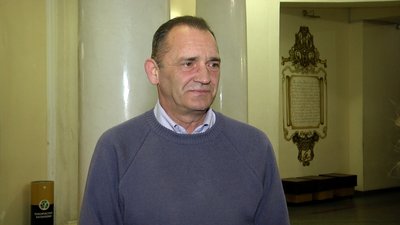 Трирічну дівчинку Олександру, яку бабуся залишила в торговельному центрі у Житомирі, забрала її мама Трирічну дівчинку Олександру, яку бабуся залишила в торговельному центрі у Житомирі, забрала її мама