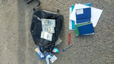 Гвардійці Одещини затримали чоловіків, яких підозрюють у передачі даних про позиції ЗСУ росіянам Гвардійці Одещини затримали чоловіків, яких підозрюють у передачі даних про позиції ЗСУ росіянам