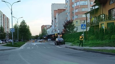 На Кравчука у Луцьку перекрили дорогу через порив на водогоні