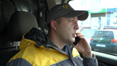 "Ця професія дуже важлива". Історія полтавського кур’єра В’ячеслава Мірошніченка "Ця професія дуже важлива". Історія полтавського кур’єра В’ячеслава Мірошніченка