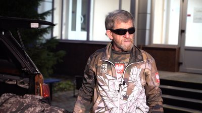 Привіз до Полтавщини залишки російської зброї: волонтер з Польщі допомагає українцям