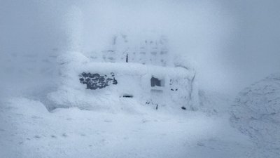 Через сильний вітер на Франківщині синоптики оголосили штормове попередження Через сильний вітер на Франківщині синоптики оголосили штормове попередження