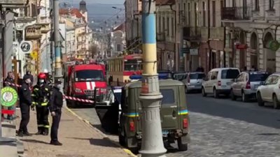 У центрі Чернівців перекрили рух транспорту через підозрілий предмет
