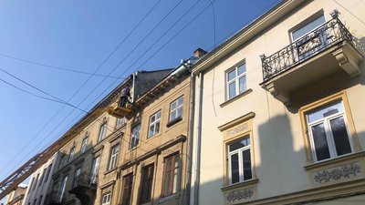 У Львові негода руйнує будинки
