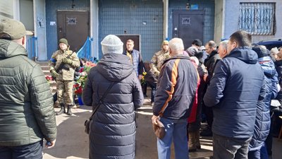 У Кривому Розі попрощалися з Сергієм Карайваном, який загинув у боях проти російських військ У Кривому Розі попрощалися з Сергієм Карайваном, який загинув у боях проти російських військ