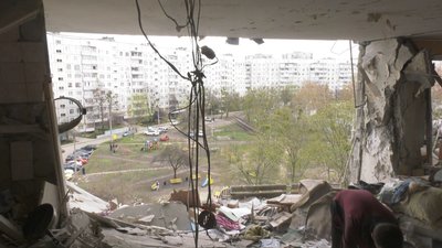 "Кричу: "Сергію, виходь". Тиша": наслідки обстрілу РФ житлового масиву у Харкові "Кричу: "Сергію, виходь". Тиша": наслідки обстрілу РФ житлового масиву у Харкові