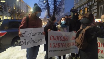 Майже сотня лучан вийшли на підтримку засудженого Сергія Стерненка Майже сотня лучан вийшли на підтримку засудженого Сергія Стерненка