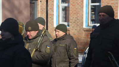 На Сумщині в останню путь провели воїна-охтирчанина Максима Копєйкіна На Сумщині в останню путь провели воїна-охтирчанина Максима Копєйкіна
