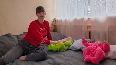 Алла Гречна, переселенка з дітьми Алла Гречна, переселенка з дітьми