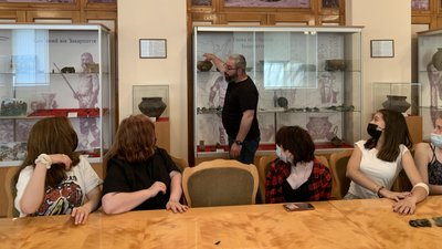 Перше виїзне заняття літньої археологічної школи провели в Ужгороді Перше виїзне заняття літньої археологічної школи провели в Ужгороді
