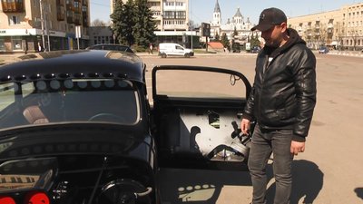 Житомирянин зі старого "Москвича" за п'ять років зробив стильний хот-род Житомирянин зі старого "Москвича" за п'ять років зробив стильний хот-род