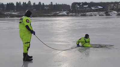 Як безпечно витягнути людину з ополонки Як безпечно витягнути людину з ополонки