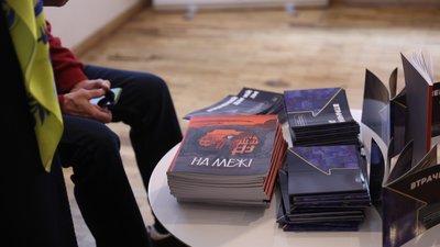"Це історії мільйонів українців". У Чернівцях презентували виставку про людей, які постраждали через війну "Це історії мільйонів українців". У Чернівцях презентували виставку про людей, які постраждали через війну