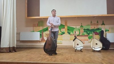 Тернополянин розробив бандуру, якій немає аналогів у світі Тернополянин розробив бандуру, якій немає аналогів у світі