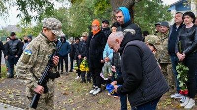 У селі Федірки на Кіровоградщині відкрили козацький хрест і посадили алею на честь двох загиблих бійців У селі Федірки на Кіровоградщині відкрили козацький хрест і посадили алею на честь двох загиблих бійців
