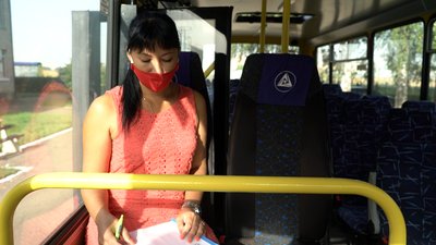 Медсестра Інна Солод в шкільному автобусі