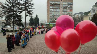 "Поверніть мого тата": у Черкасах відбулася акція на підтримку військовополонених "Поверніть мого тата": у Черкасах відбулася акція на підтримку військовополонених