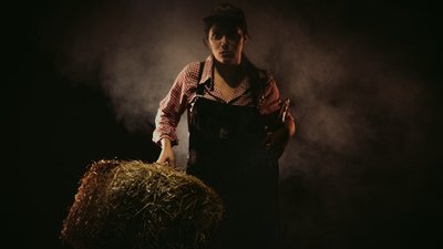 "Про жіночу силу". У Львові відбулась прем'єра вистави харківського режисера "Вона Війна" "Про жіночу силу". У Львові відбулась прем'єра вистави харківського режисера "Вона Війна"
