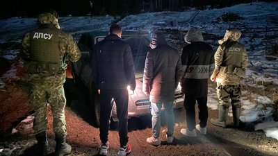 На Буковині прикордонники затримали жителів Франківщини та Харківщини, які намагалися незаконно перетнути кордон