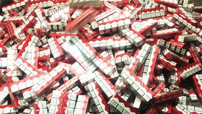 На кордоні з Польщею прикордонники знайшли у причепі понад 7000 пачок сигарет