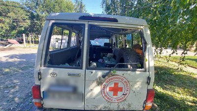 У Слов'янську російські військові обстріляли евакуаційну базу Червоного Хреста