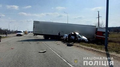 На Полтавщині зіткнулися легковик та вантажівка: один із водіїв загинув