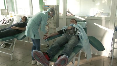 Заслуженого донора з Луцька звільнили з роботи. Каже – через донорські відпустки