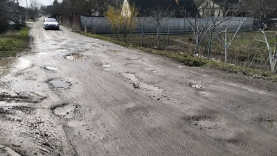 Ями на вулиці Трутовського у Луцьку Ями на вулиці Трутовського у Луцьку