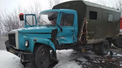 На трасі Луцьк – Львів зіткнулися три вантажівки та легковик. У поліції повідомили деталі аварії На трасі Луцьк – Львів зіткнулися три вантажівки та легковик. У поліції повідомили деталі аварії