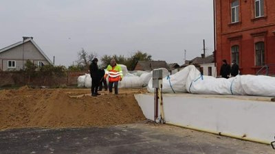 В Олександрії на Кіровоградщині над льодовою ареною встановили купол В Олександрії на Кіровоградщині над льодовою ареною встановили купол