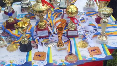 У Вінниці пройшли змагання з веслування на човні-драконі У Вінниці пройшли змагання з веслування на човні-драконі