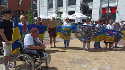 Люди на акції щодо підтримки полонених та зниклих безвісти, Хмельницький