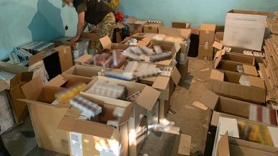 На Донбасі правоохоронці виявили контрафактні цигарки та алкоголь на понад 4 млн гривень