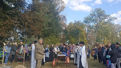 На Чернігівщині попрощалися з п'ятьма бійцями, які загинули на Херсонщині, Луганщині та Донеччині На Чернігівщині попрощалися з п'ятьма бійцями, які загинули на Херсонщині, Луганщині та Донеччині