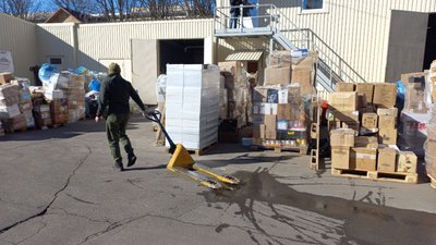 У Полтаві сортують гуманітарну допомогу з-за кордону У Полтаві сортують гуманітарну допомогу з-за кордону