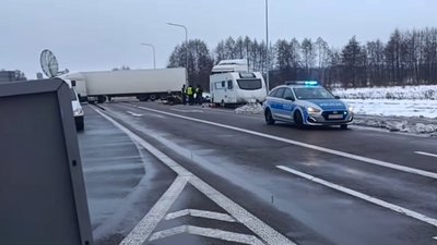 Фура перегородила дорогу перед пунктом пропуску Ягодин-Дорогуськ