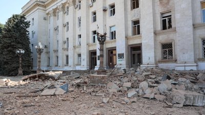 Російська армія вдарила з авіації по середмістю Херсона: що відомо