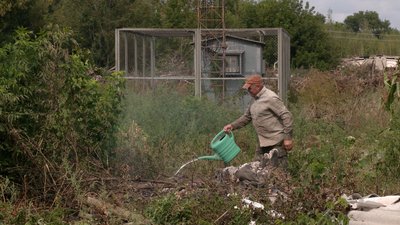 Тракторист в Іванівці на Чернігівщині гасить вогонь Тракторист в Іванівці на Чернігівщині гасить вогонь