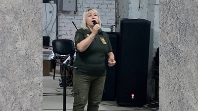 У Черкасах відбувся концерт в укритті на підтримку української армії У Черкасах відбувся концерт в укритті на підтримку української армії