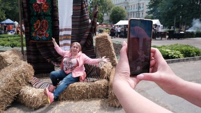 Ярмарок та театралізовані екскурсії: у Чернівцях відкрили туристичний сезон
